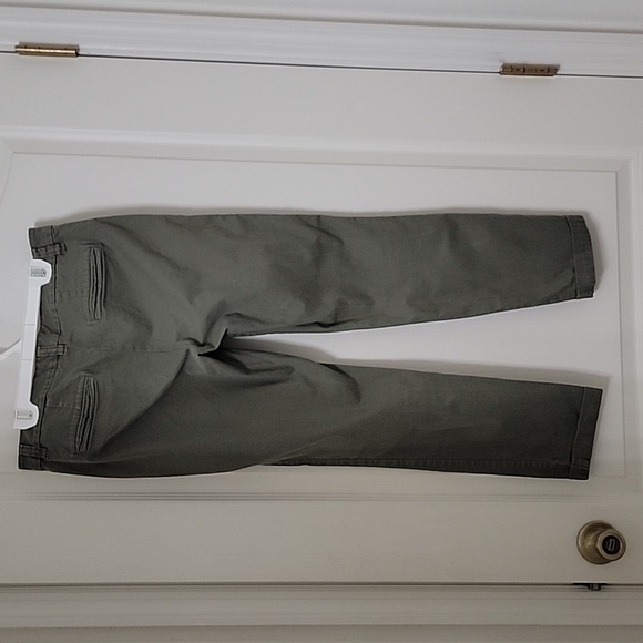 Maison Jules Size 2 LouLou Weekend Casual Light Khaki Green Cuffed Ankle Pants. - Picture 3 of 15